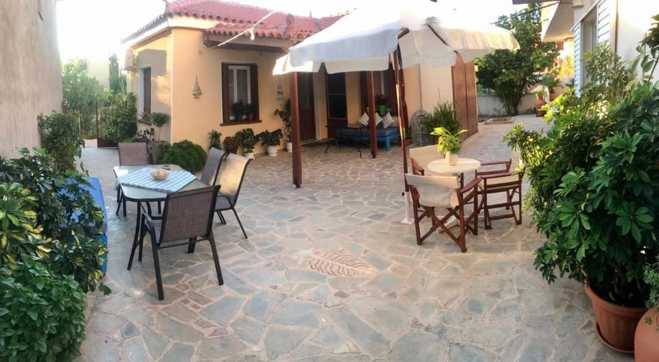 Patio, Area and facilities