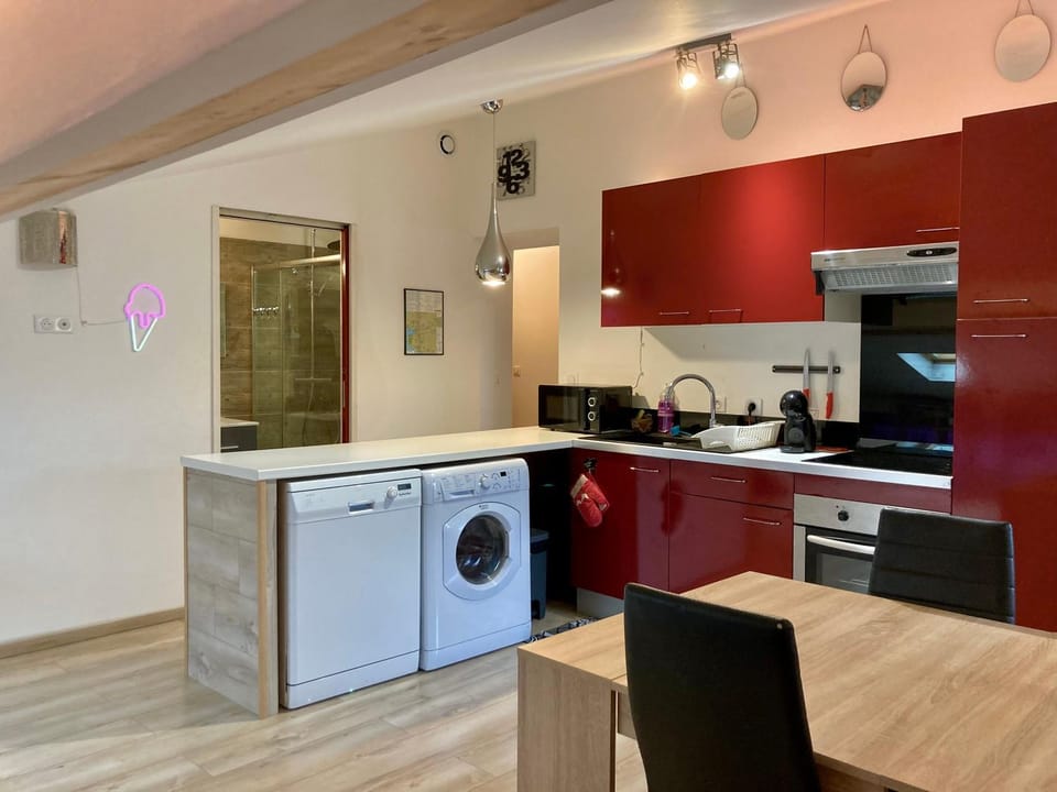 Kitchen or kitchenette, dishwasher, minibar, pet friendly, stove, toaster, washing machine, dryer