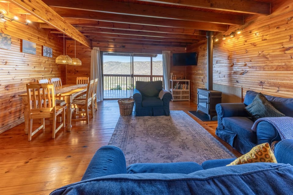 Seating area, Dining area, fireplace