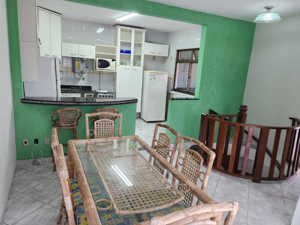 Kitchen or kitchenette, Dining area, stove