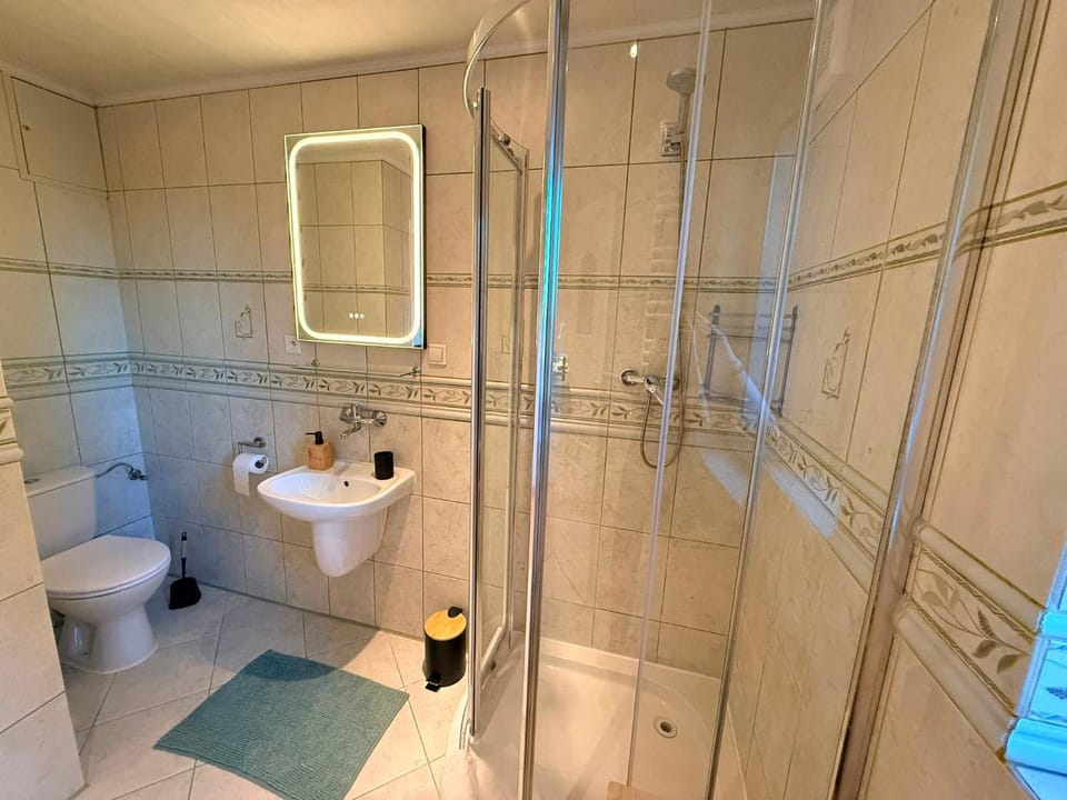 Hotel Restauracja Tawerna Gliwice - duży parking gratis Hotel in Poland
