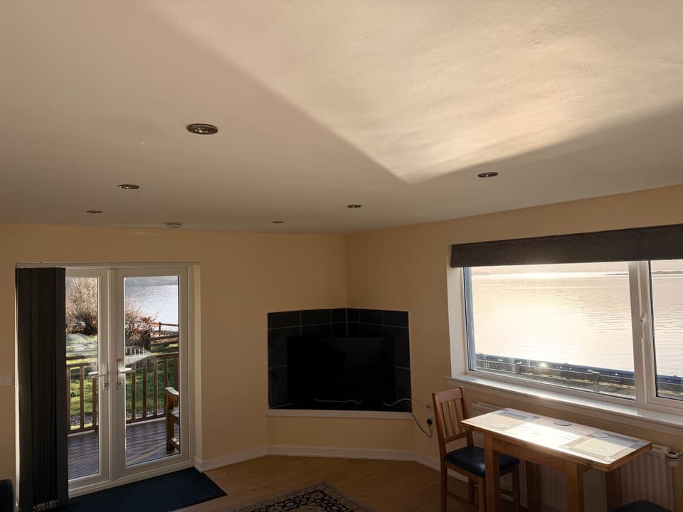 Communal lounge/ TV room, TV and multimedia, Dining area