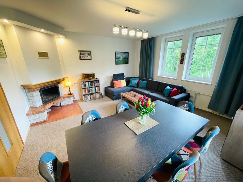 Communal lounge/ TV room, Living room, Dining area