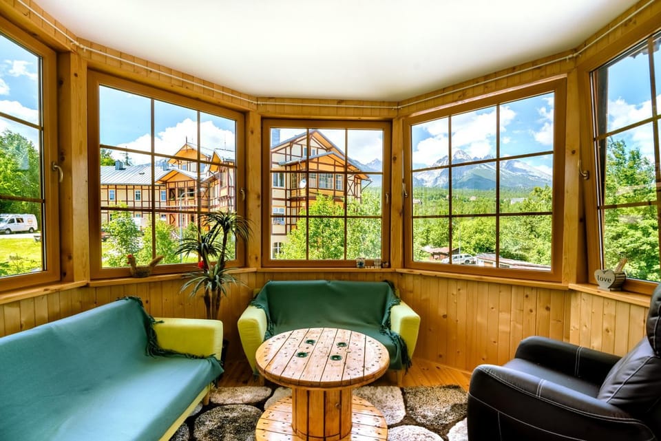 Balcony/Terrace, Mountain view