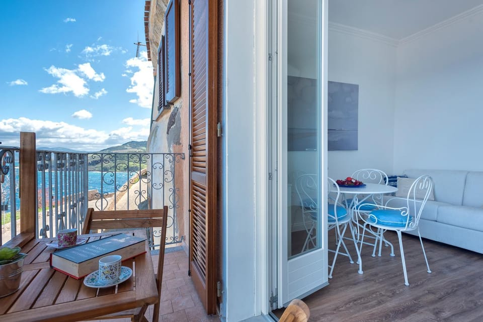 Balcony/Terrace, Lounge or bar
