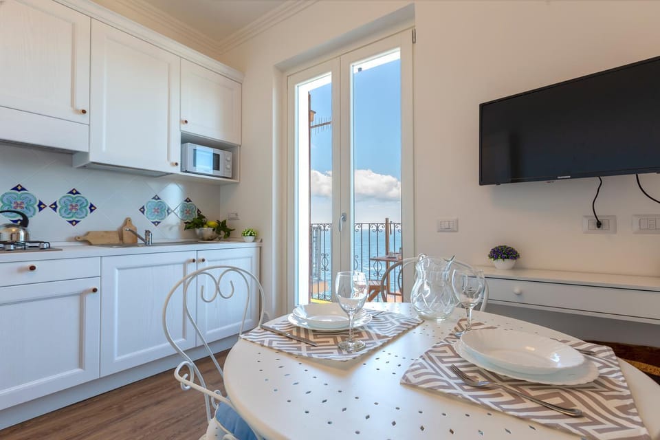TV and multimedia, Kitchen or kitchenette, Dining area