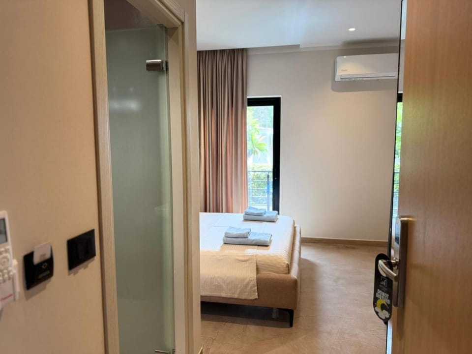 Photo of the whole room, Bedroom, air conditioner