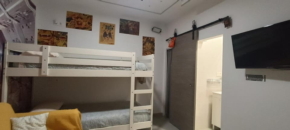 Photo of the whole room, Bedroom