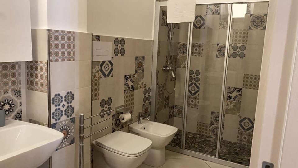 Shower, Bathroom, washing machine