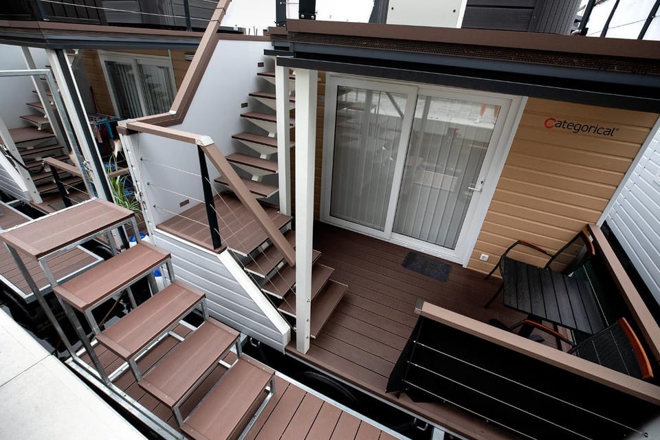 Property building, Facade/entrance, Balcony/Terrace