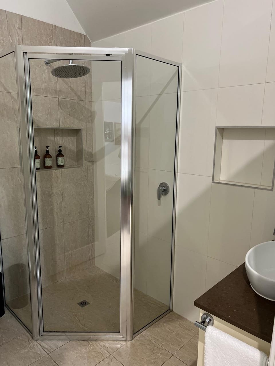 Gallery Walk Chalets - Tamborine Mountain Chalet in Tamborine Mountain