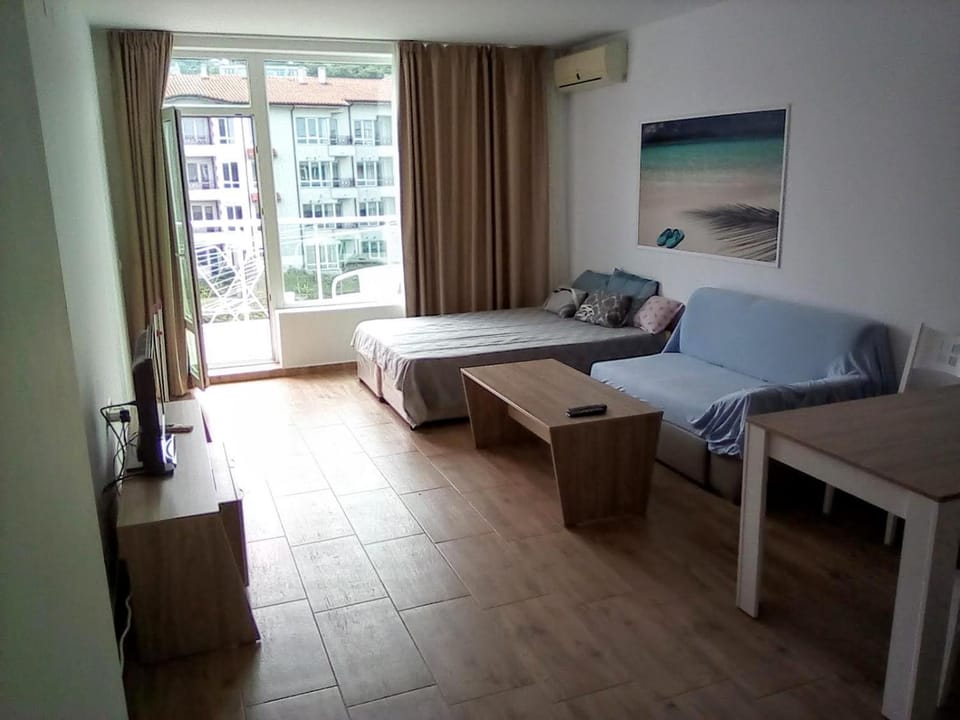 Living room, Photo of the whole room, Seating area