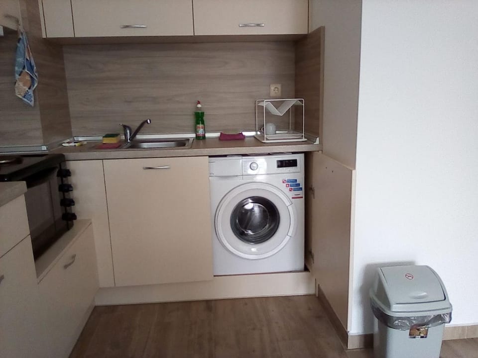 Kitchen or kitchenette, Communal kitchen