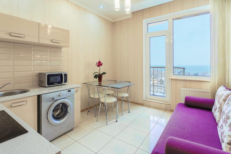 Апартаменти в Аркадии с видом на море,кухней и двумя спальнями Apartment in Odessa