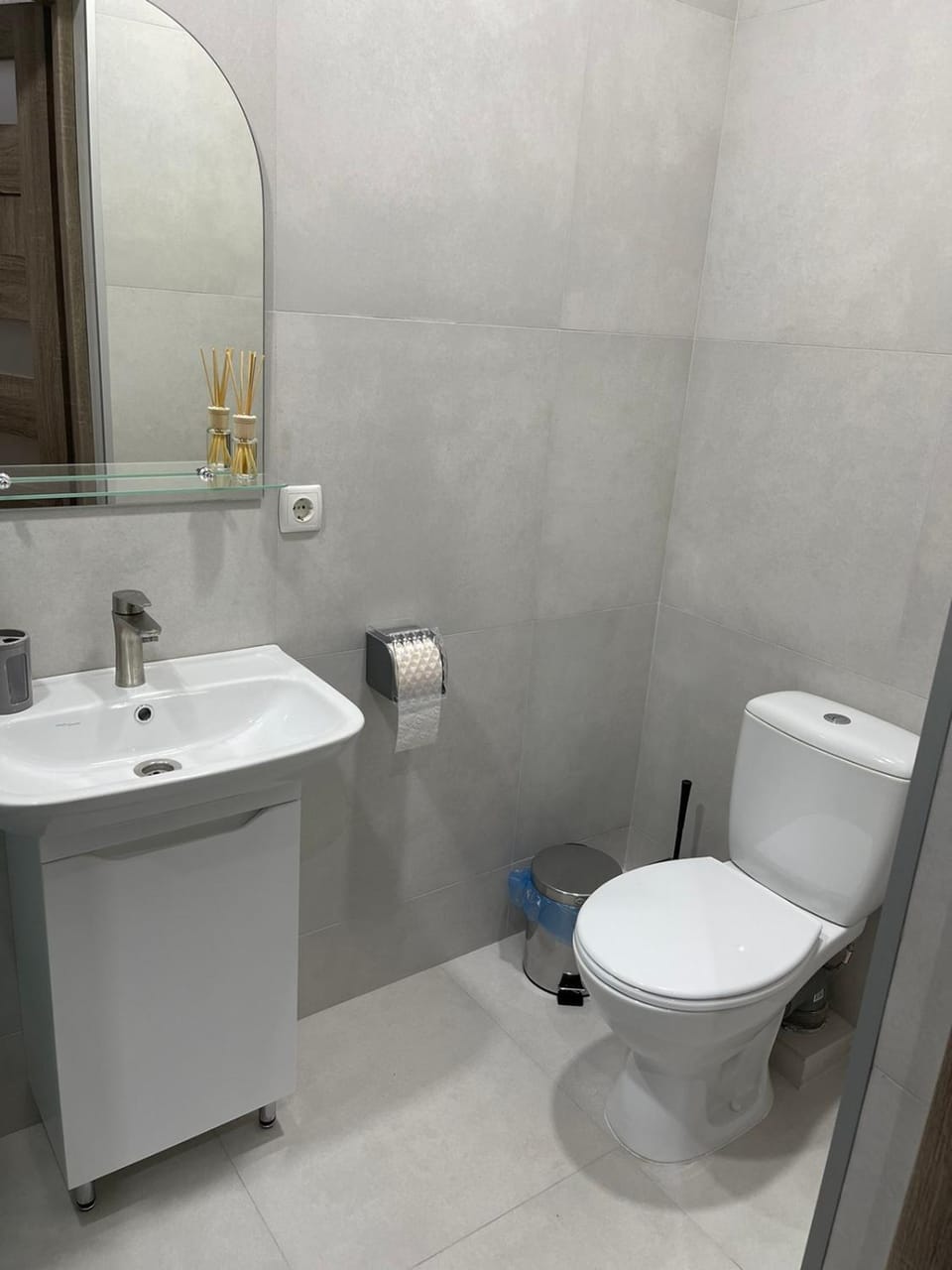 Shower, Toilet