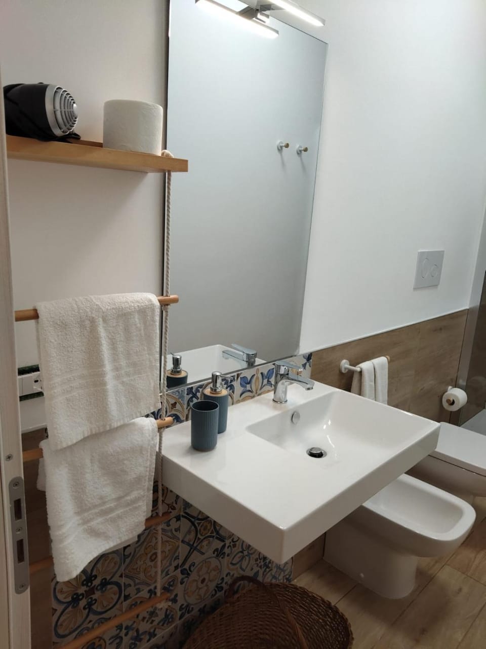 Bathroom, towels