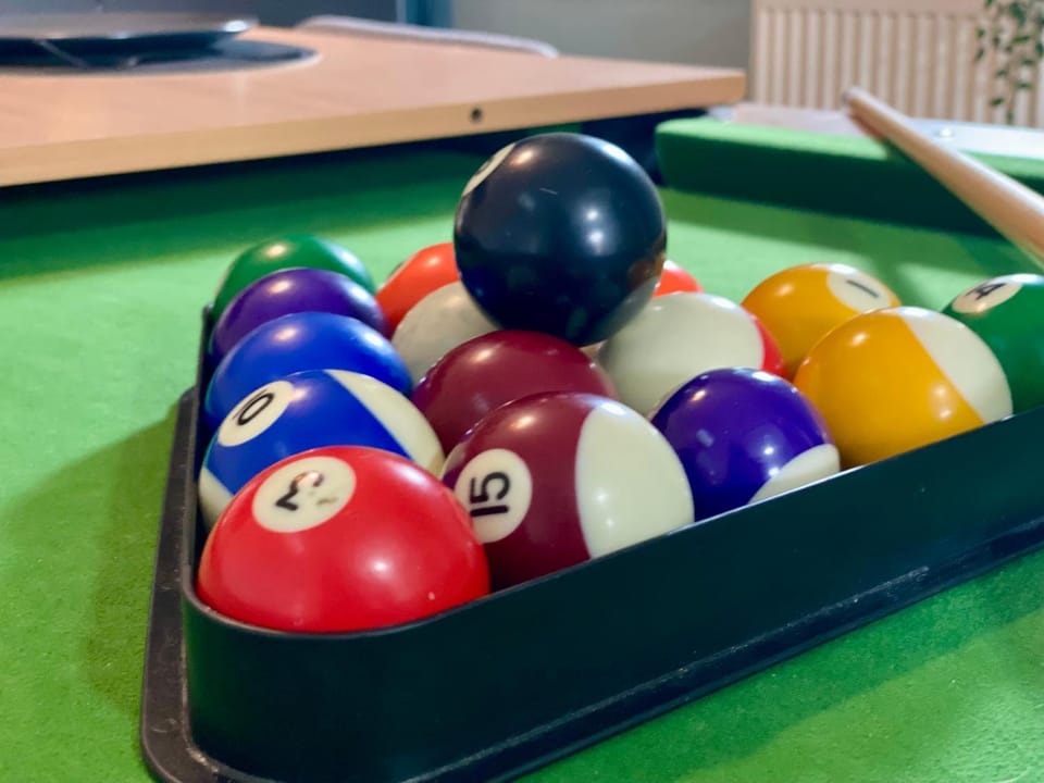 Billiard, Game Room