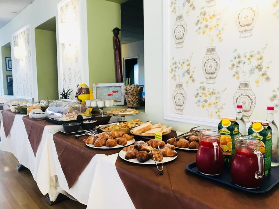 Buffet breakfast, Italian breakfast