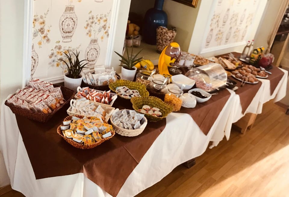 Buffet breakfast, Italian breakfast