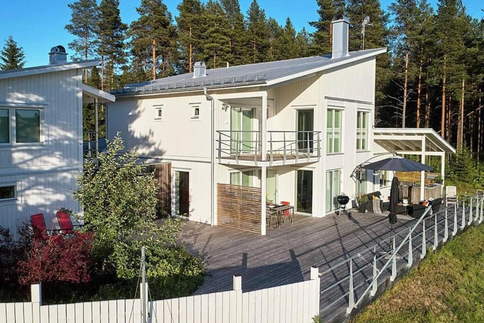 Property building, Day
