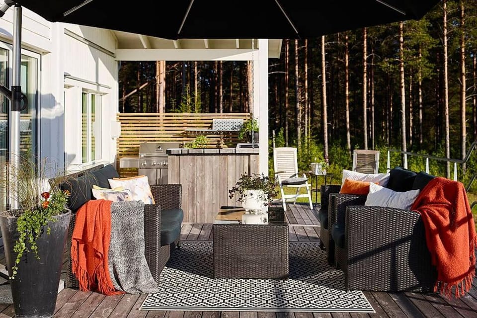 Patio, Day, Balcony/Terrace