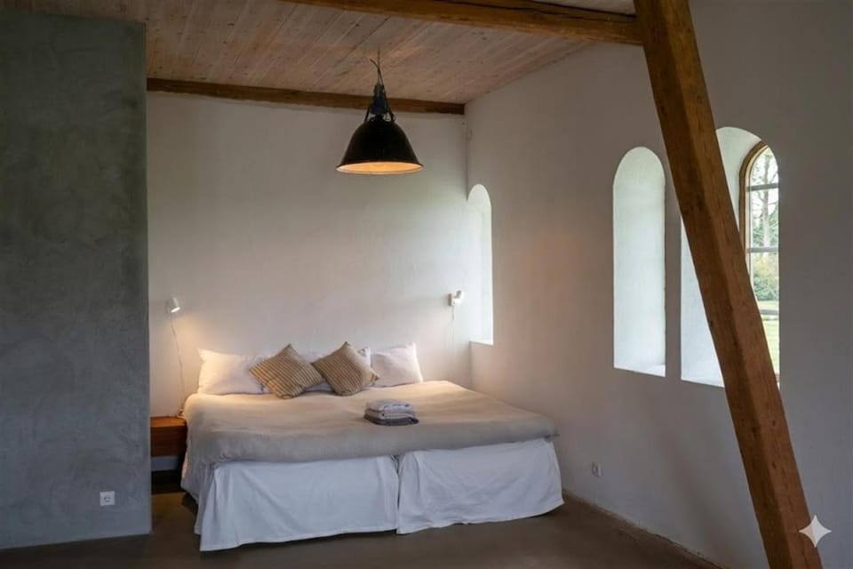Bed, Living room