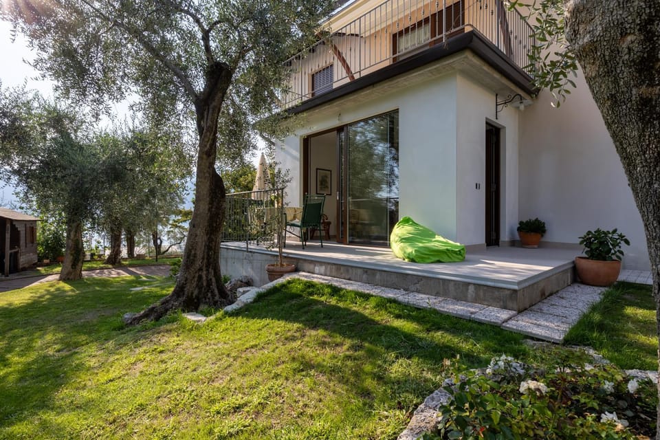 Property building, Garden, Balcony/Terrace