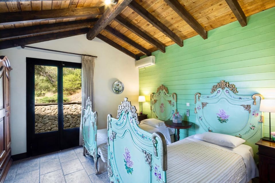Shower, Toilet, Bed, Bathroom, Photo of the whole room, Seating area, Bedroom, Text overlay, Certificate/Award, Family, Bath