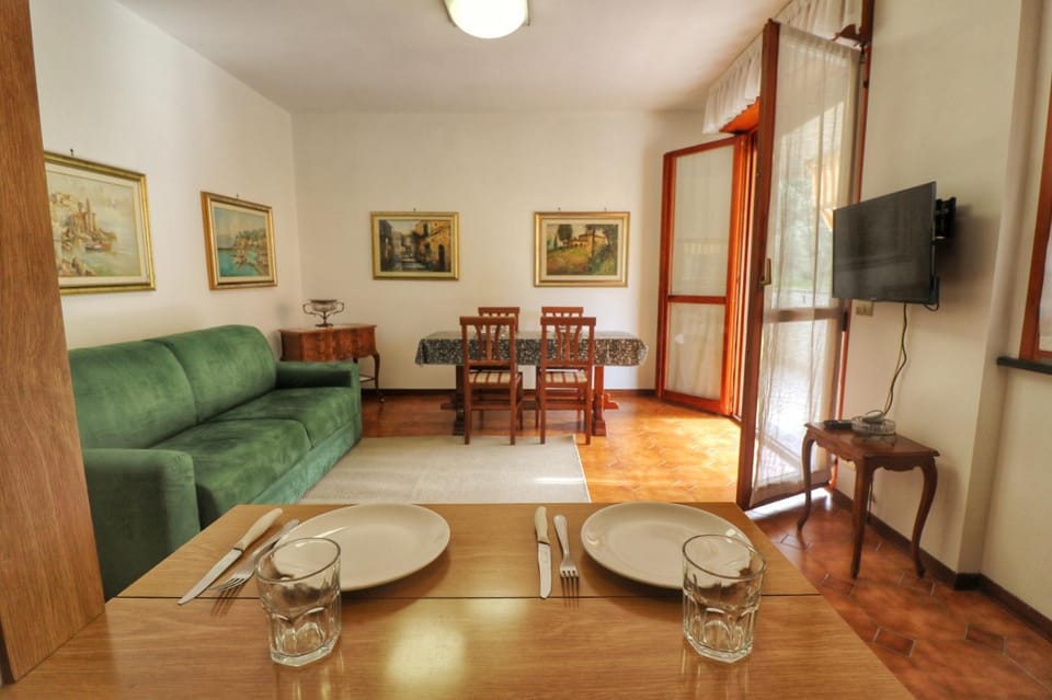 Living room, Lunch
