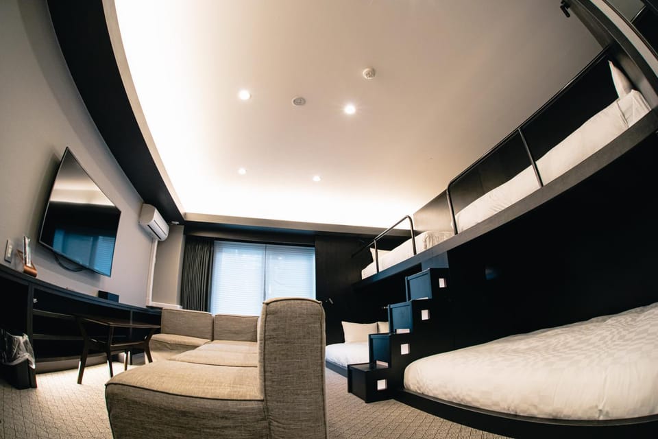 Bed, Living room, Photo of the whole room, group of guests, bunk bed, Family