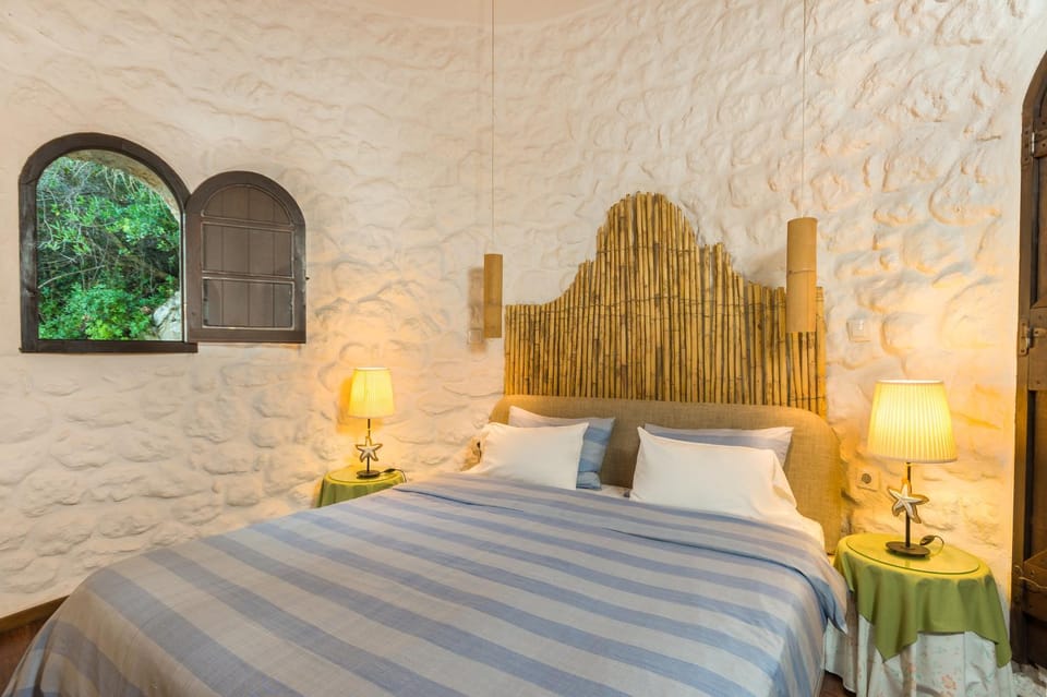Bed, Photo of the whole room, Bedroom, On site
