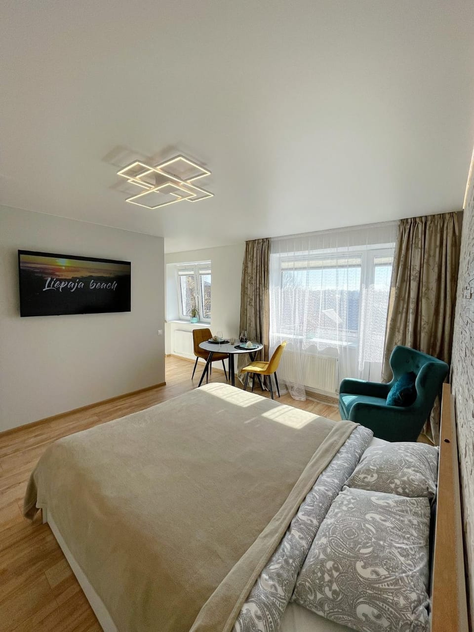 Bed, Photo of the whole room, Bedroom