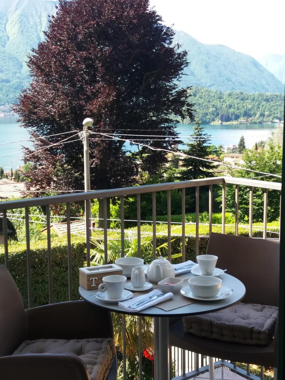 Balcony/Terrace, Dining area, Lake view