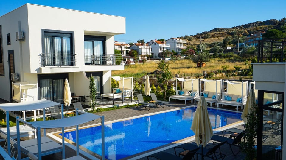 Patio, Pool view, Swimming pool