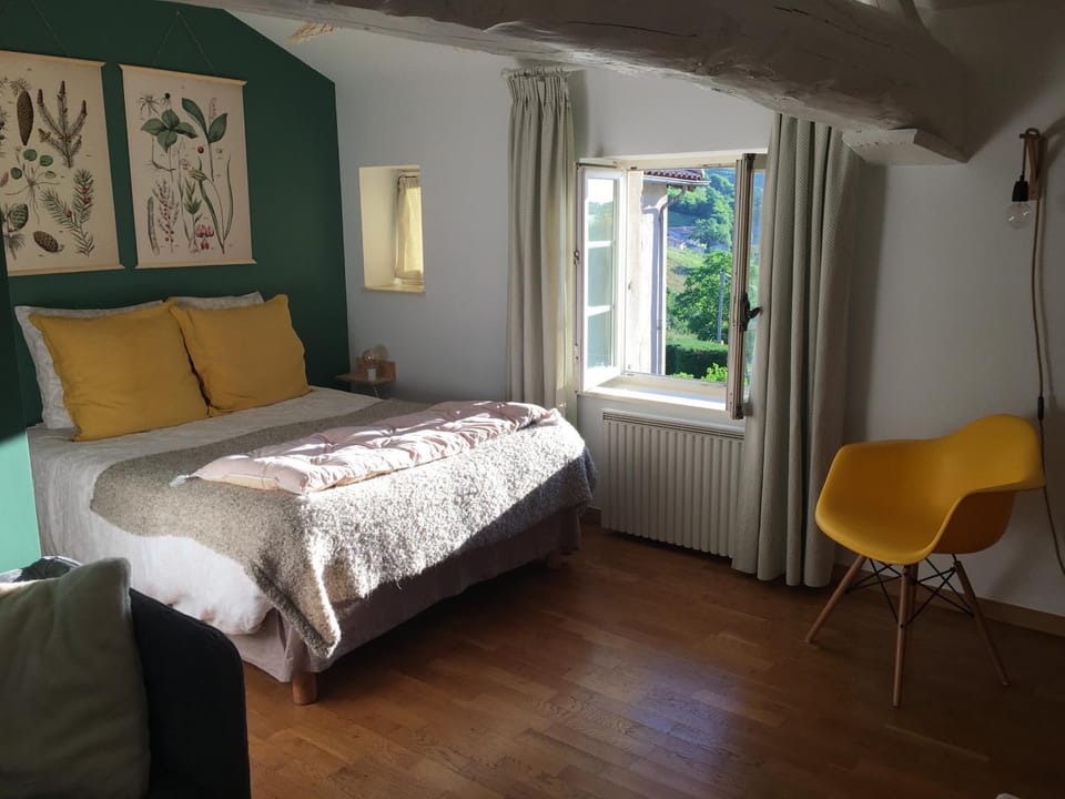Bed, Photo of the whole room, Decorative detail