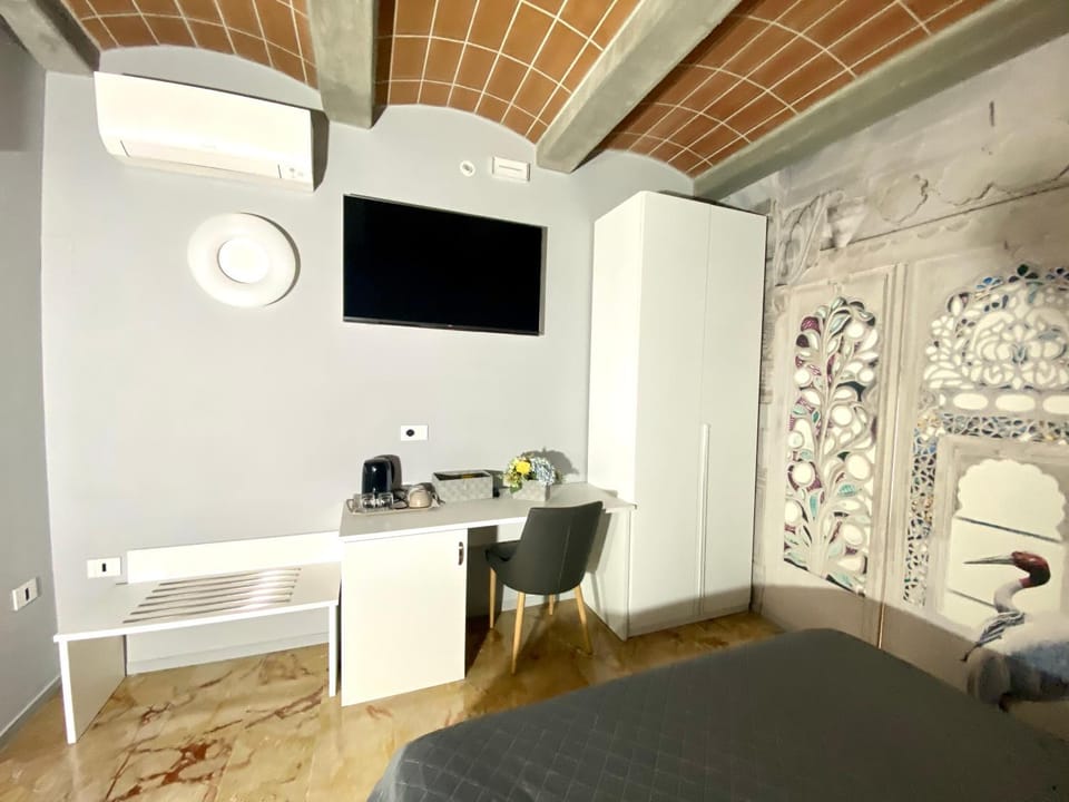 TV and multimedia, Photo of the whole room, Bedroom, air conditioner
