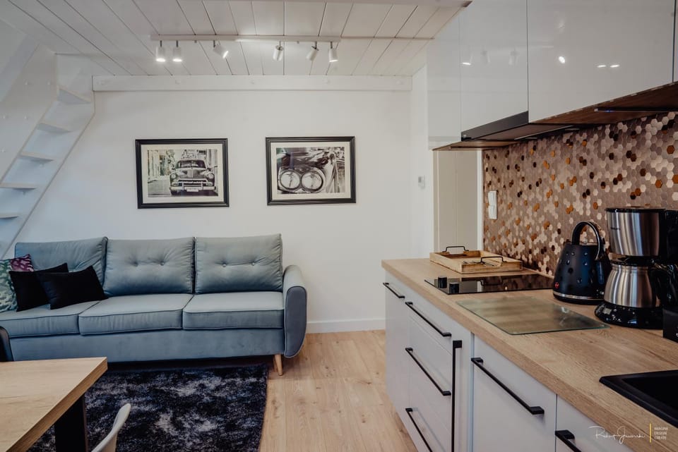 Kitchen or kitchenette, Seating area