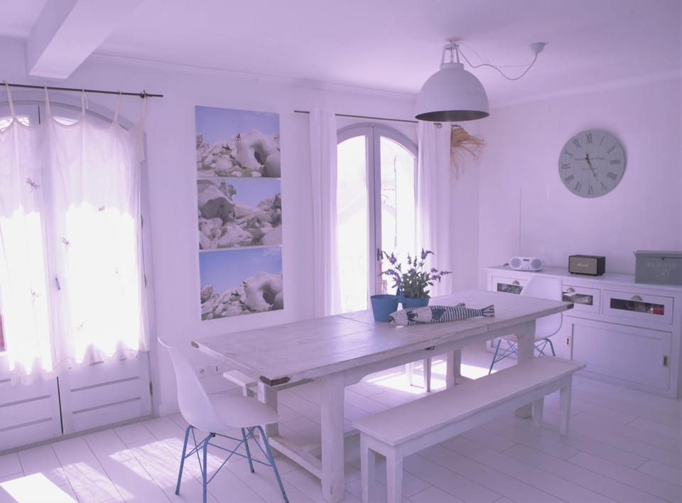 Fishing, TV and multimedia, cot, fireplace, hair dryier, air conditioner