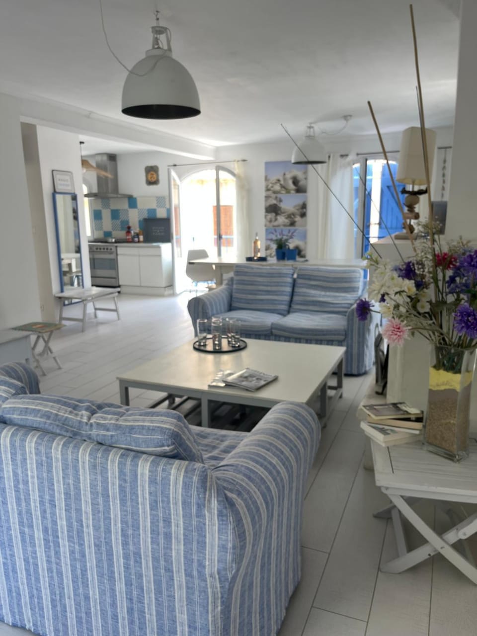 Seating area, Dining area