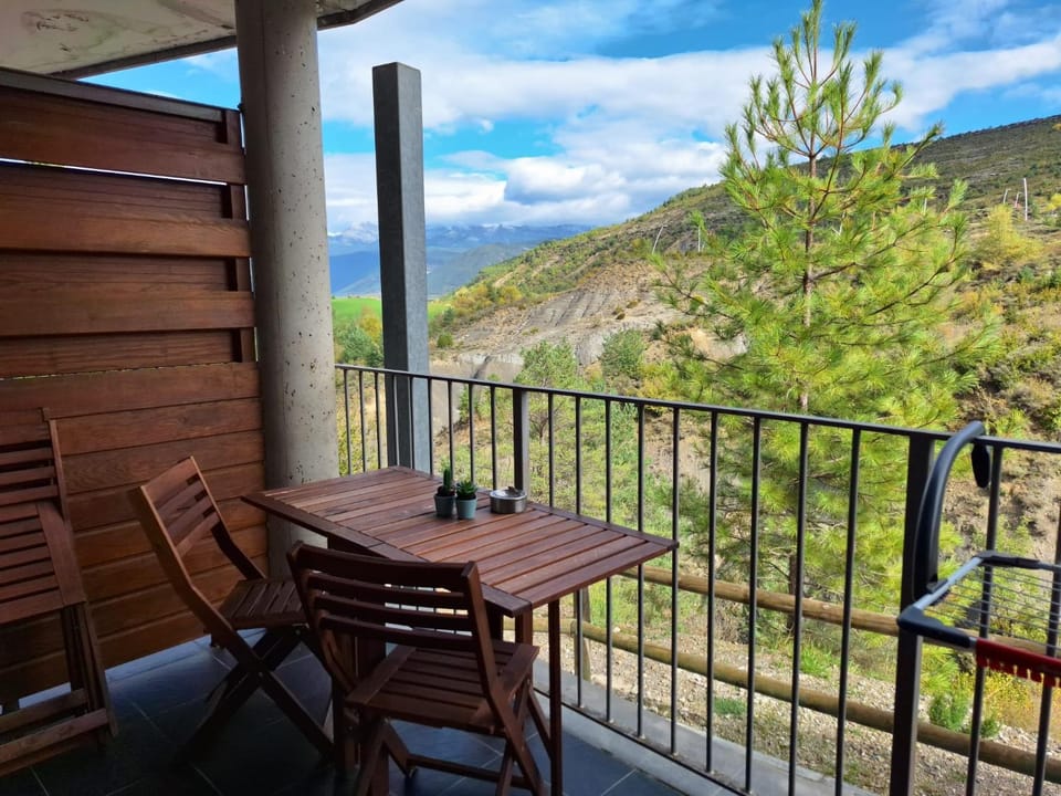 Balcony/Terrace, Mountain view
