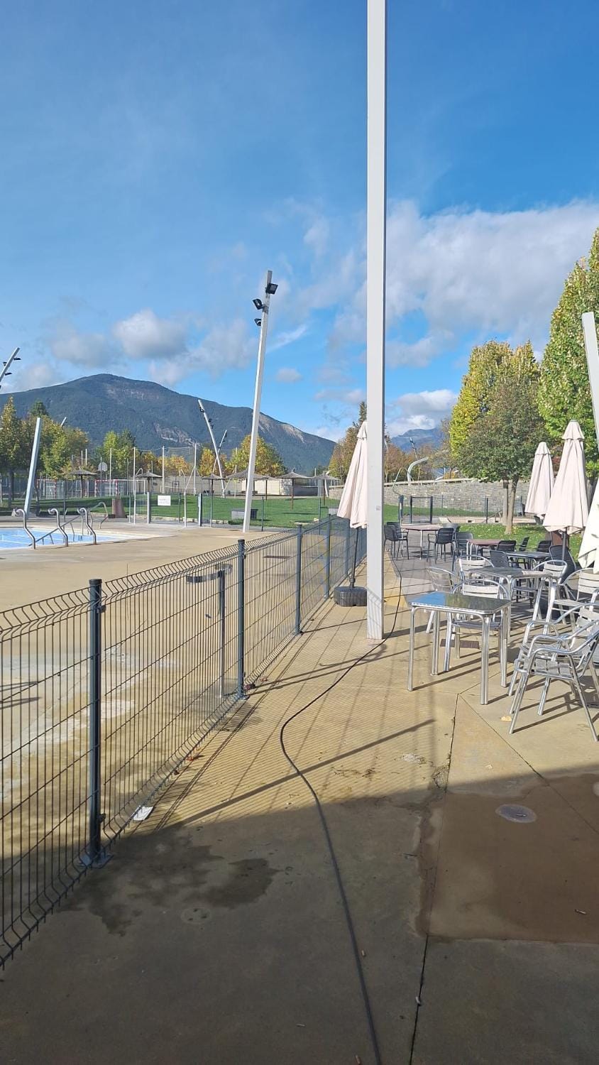 Property building, Restaurant/places to eat, Off site, Swimming pool