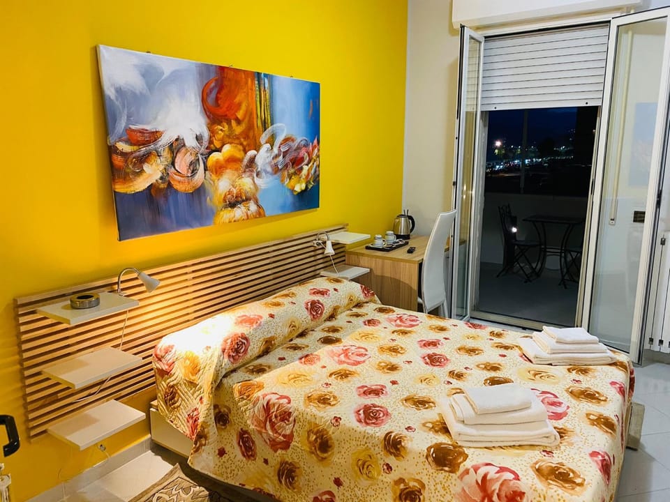 Photo of the whole room, Bedroom, City view, Sea view