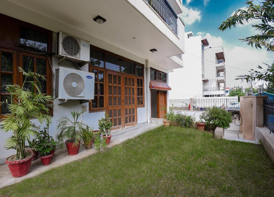 Property building, Day, Garden, Garden view
