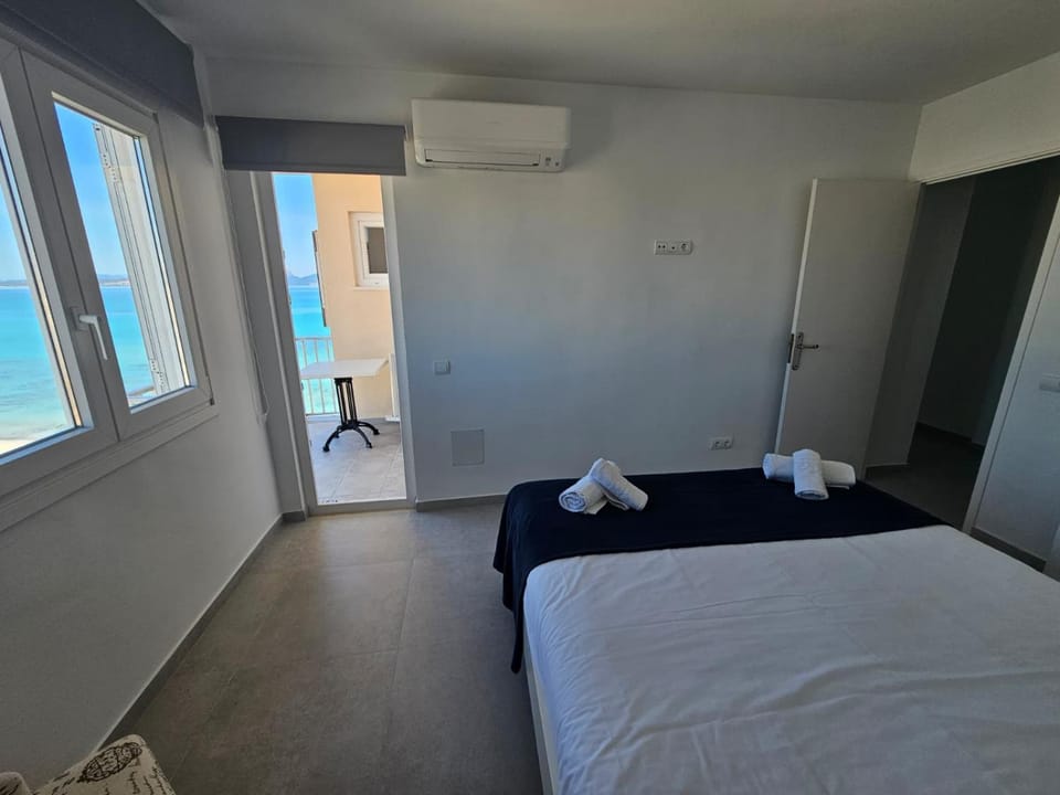 Bed, Sea view, air conditioner