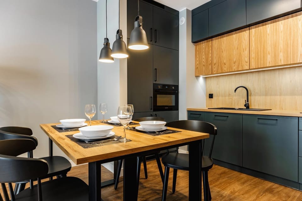 Kitchen or kitchenette, Dining area