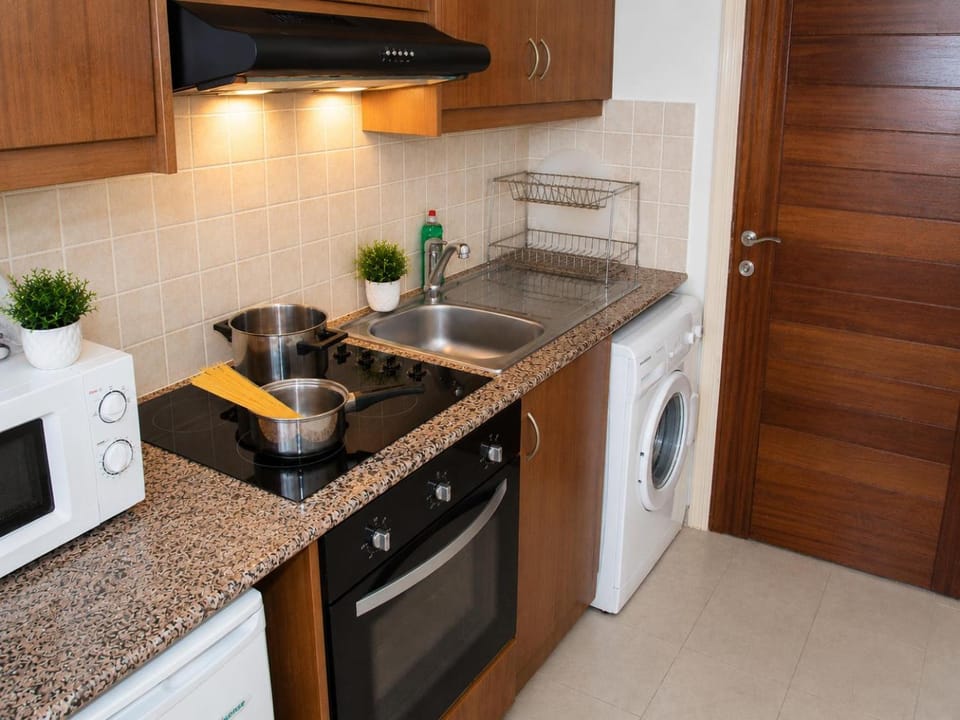 Kitchen or kitchenette, microwave, oven, stove