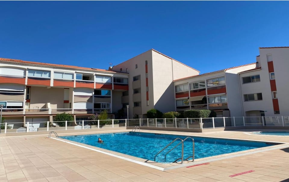 Property building, Day, Garden, Pool view, Swimming pool, Swimming pool