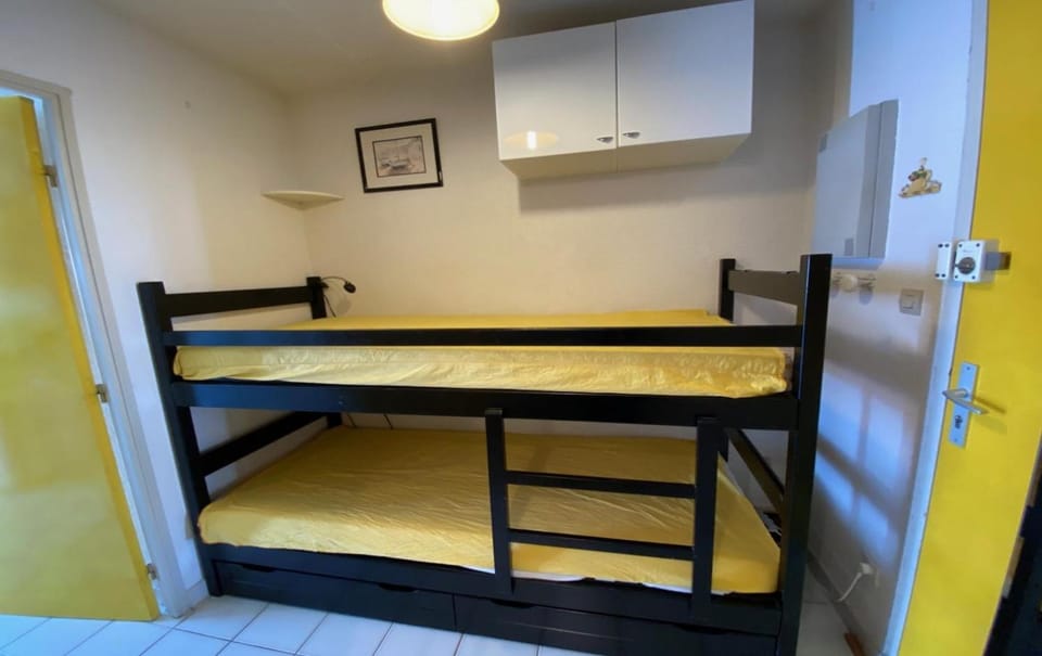 bunk bed