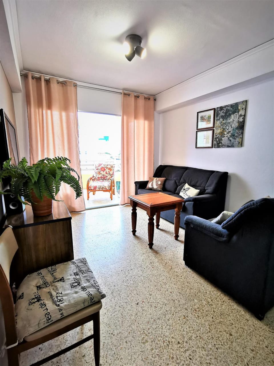 Living room, Seating area