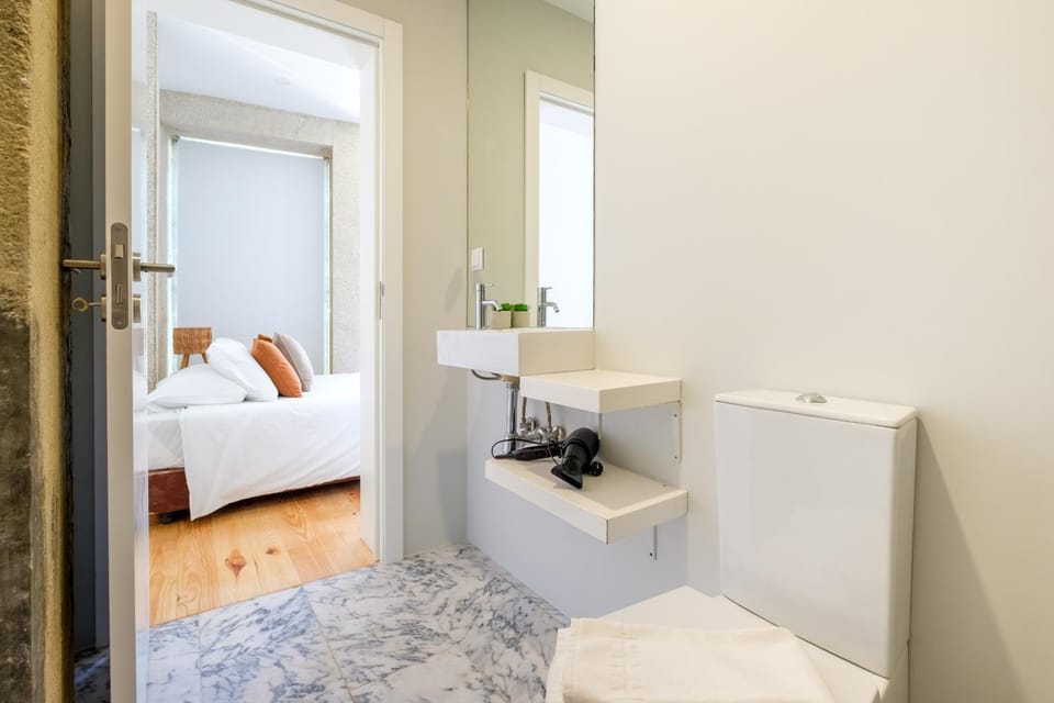 Bed, Bathroom, Photo of the whole room, Bedroom, towels